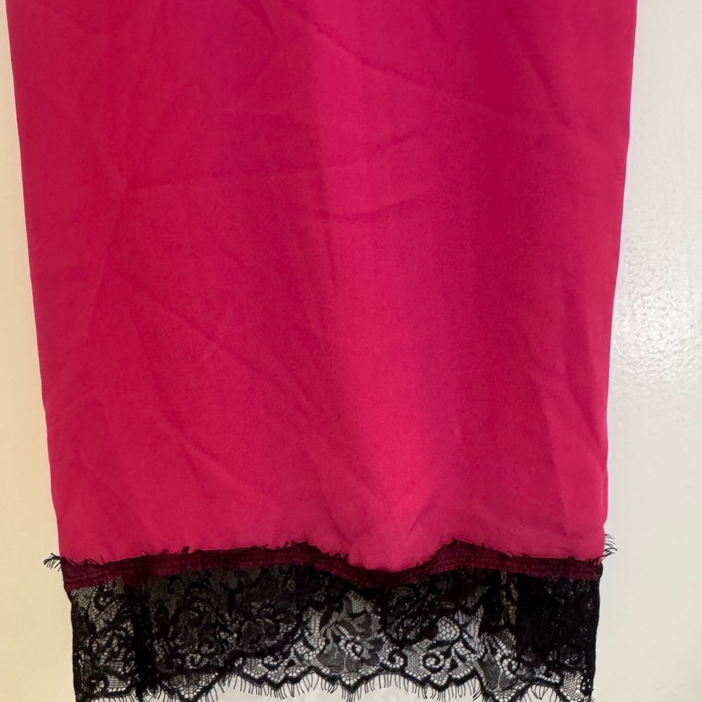 The vintage shop Elegant Pink Lace-Trimmed slip dress. Size S - Picture 4 of 6